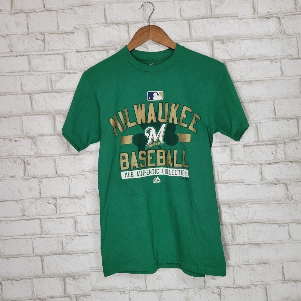 Milwaukee Brewers green graphic tee